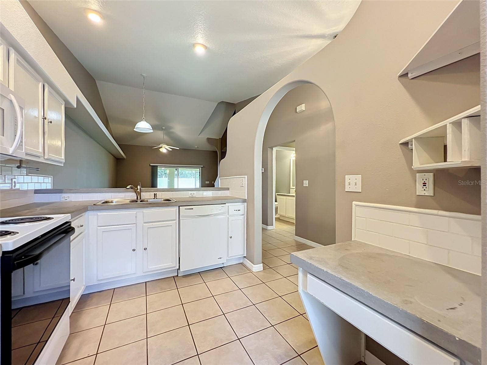 8805 COURTYARD LANE, Groveland, FL 34736 8805 COURTYARD LANE, Groveland, FL 34736