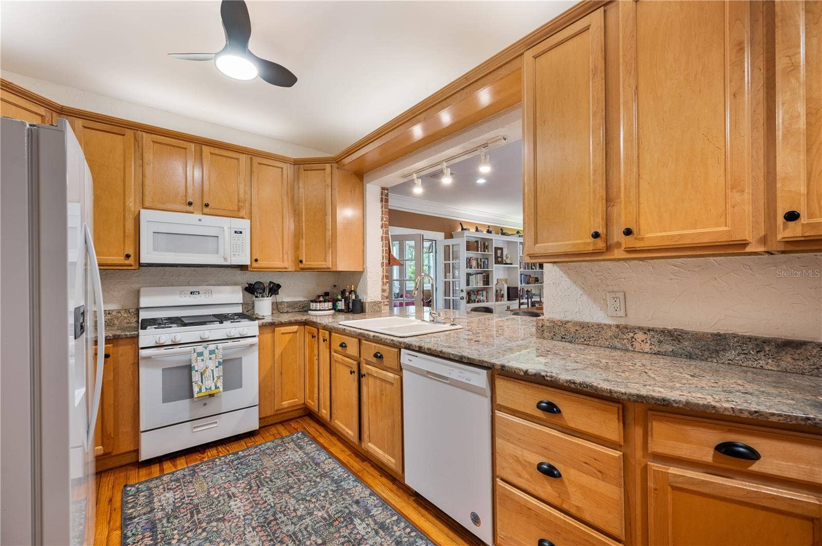 1807 PAWNEE TRAIL, Lakeland, FL 33803 Kitchen