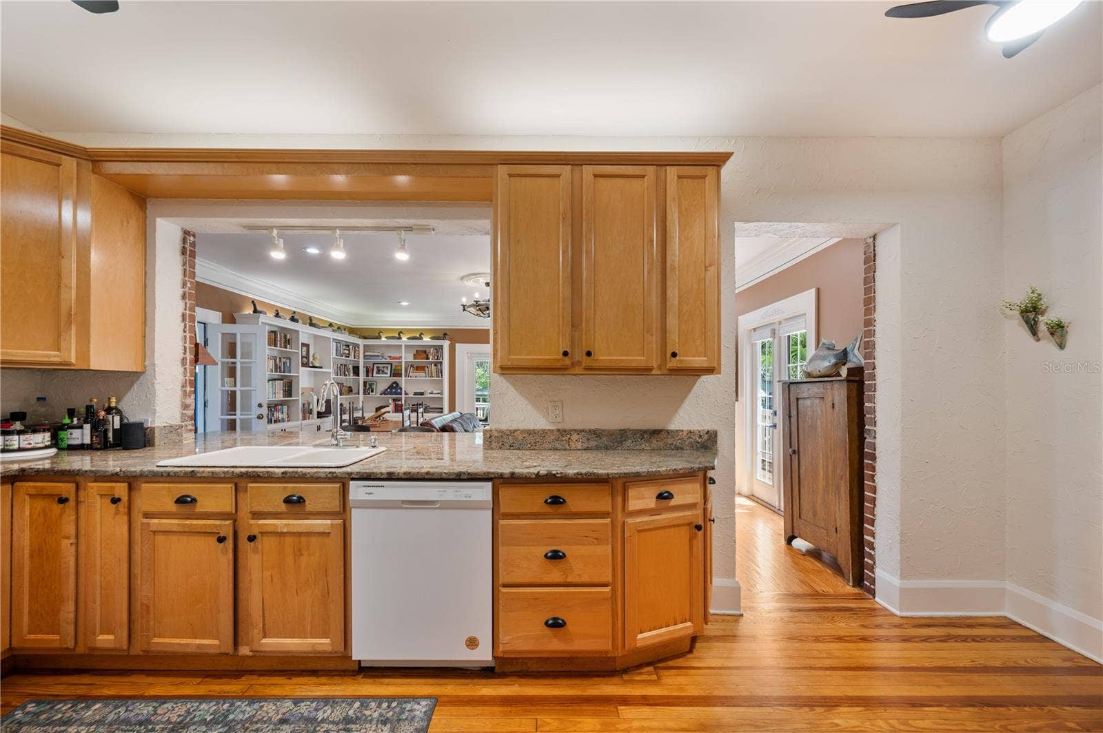 1807 PAWNEE TRAIL, Lakeland, FL 33803 Kitchen