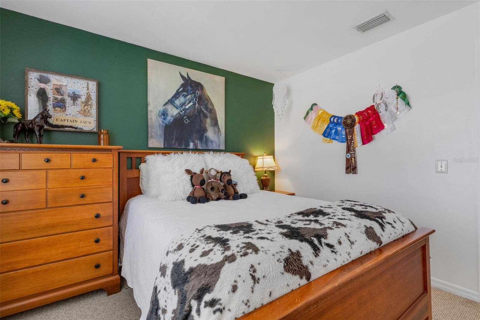 1113 WATERFALL LANE, Lakeland, FL 33803 That seem to defy logic and support larger scale furniture.
