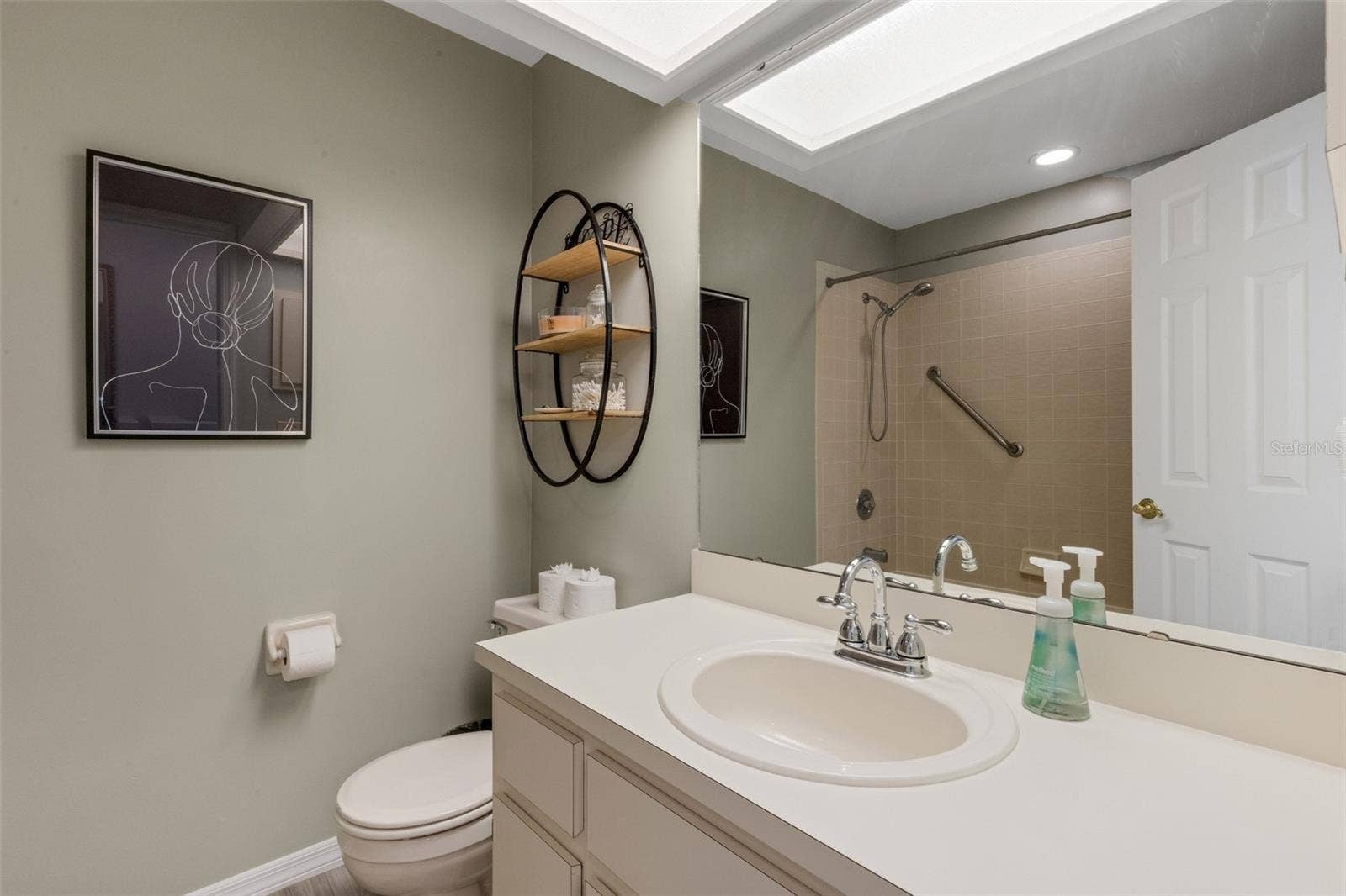 1113 WATERFALL LANE, Lakeland, FL 33803 Separating the two bedrooms and loft area is bathroom #2.