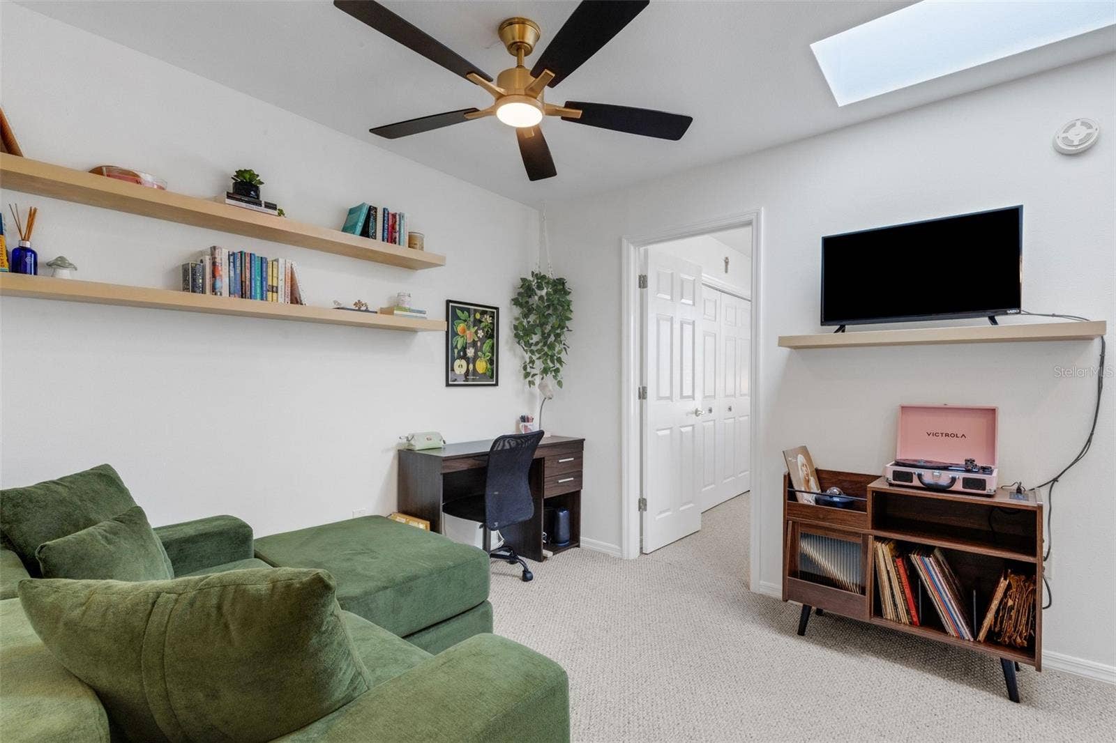 1113 WATERFALL LANE, Lakeland, FL 33803 Greeting you is this cozy open loft area which could afford a multitude of uses.