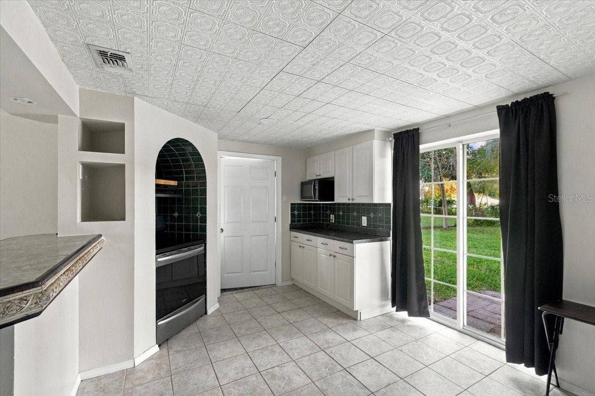 812 WINDSOR STREET, Lakeland, FL 33803 812 WINDSOR STREET, Lakeland, FL 33803