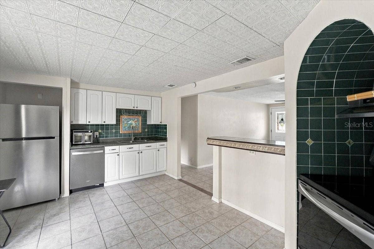 812 WINDSOR STREET, Lakeland, FL 33803 812 WINDSOR STREET, Lakeland, FL 33803