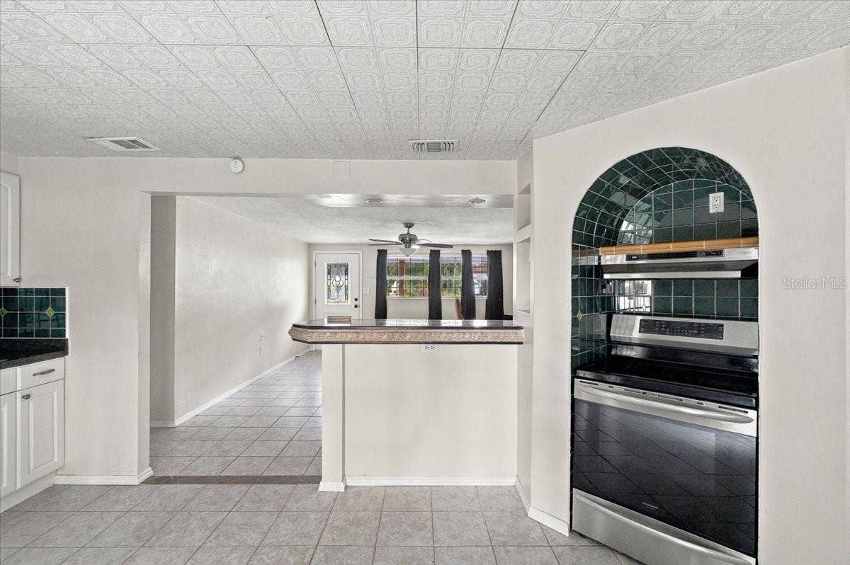 812 WINDSOR STREET, Lakeland, FL 33803 812 WINDSOR STREET, Lakeland, FL 33803