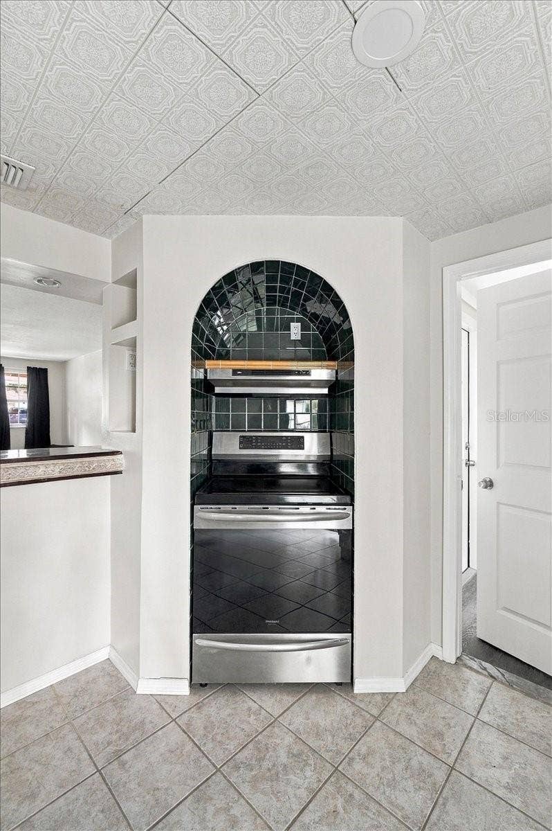 812 WINDSOR STREET, Lakeland, FL 33803 812 WINDSOR STREET, Lakeland, FL 33803