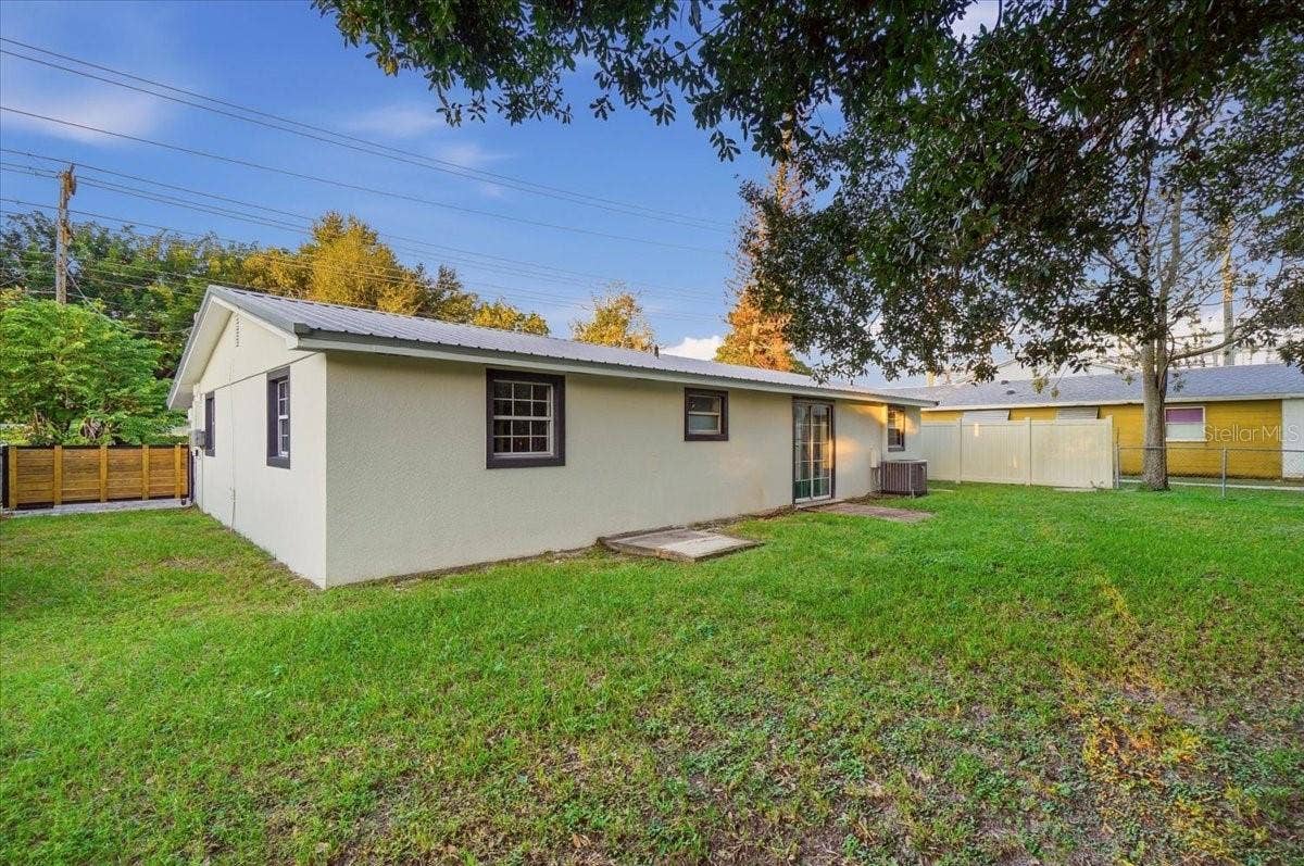 812 WINDSOR STREET, Lakeland, FL 33803 812 WINDSOR STREET, Lakeland, FL 33803