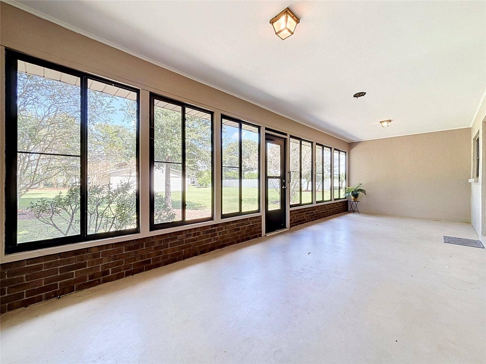 Real glass windows with screens