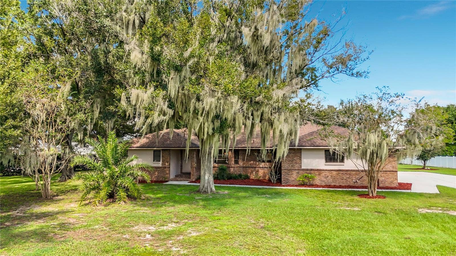 3 Bedrooms,2 baths