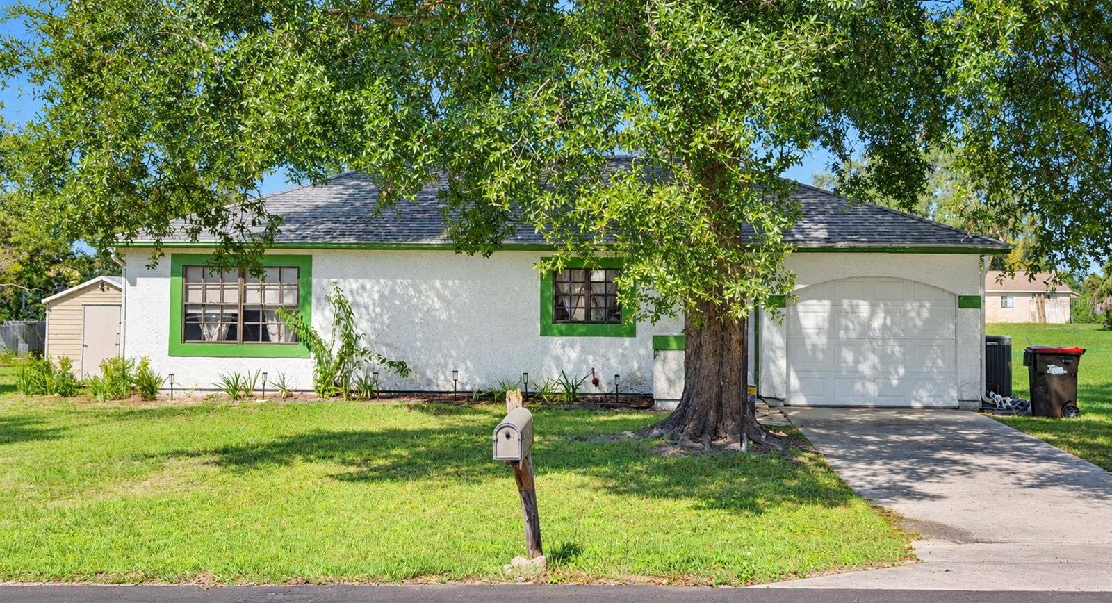 319 OAK TRACK PASS, Ocala, FL 34472 Front house