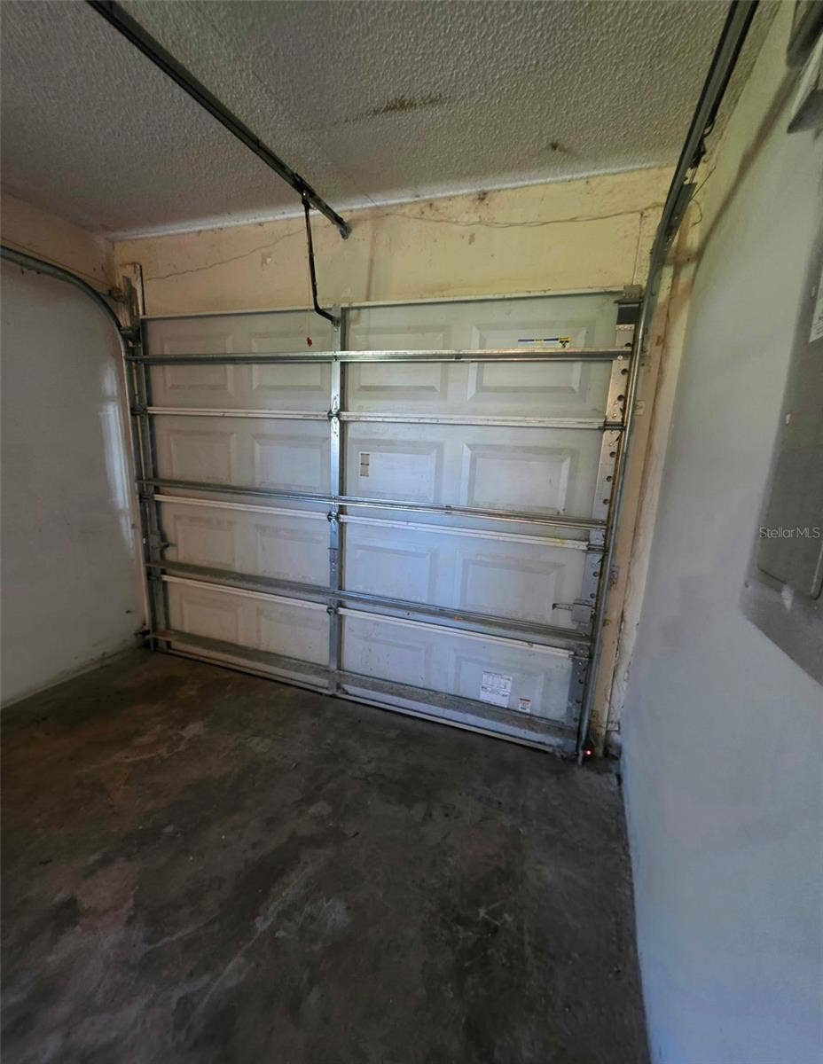 319 OAK TRACK PASS, Ocala, FL 34472 Garage