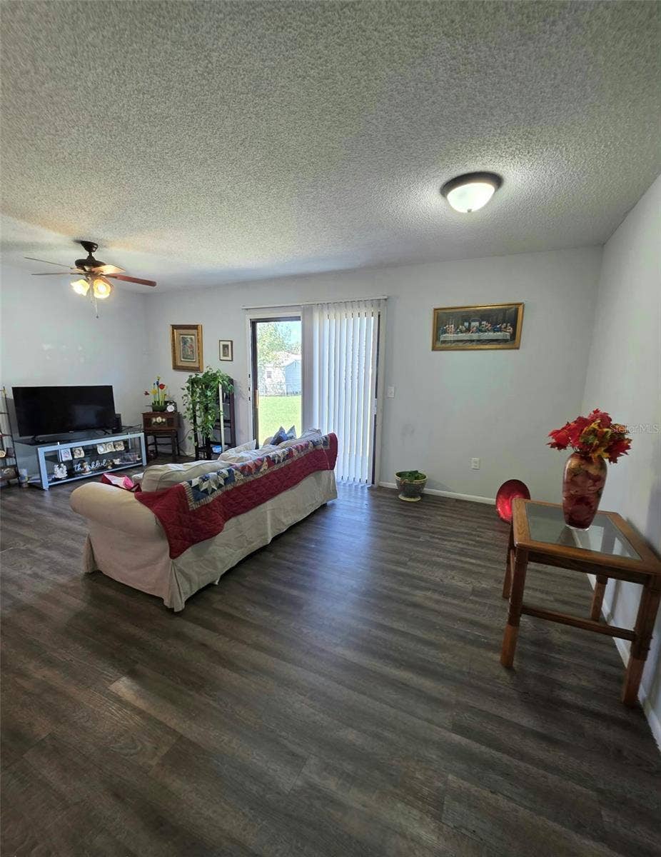 319 OAK TRACK PASS, Ocala, FL 34472 Living room