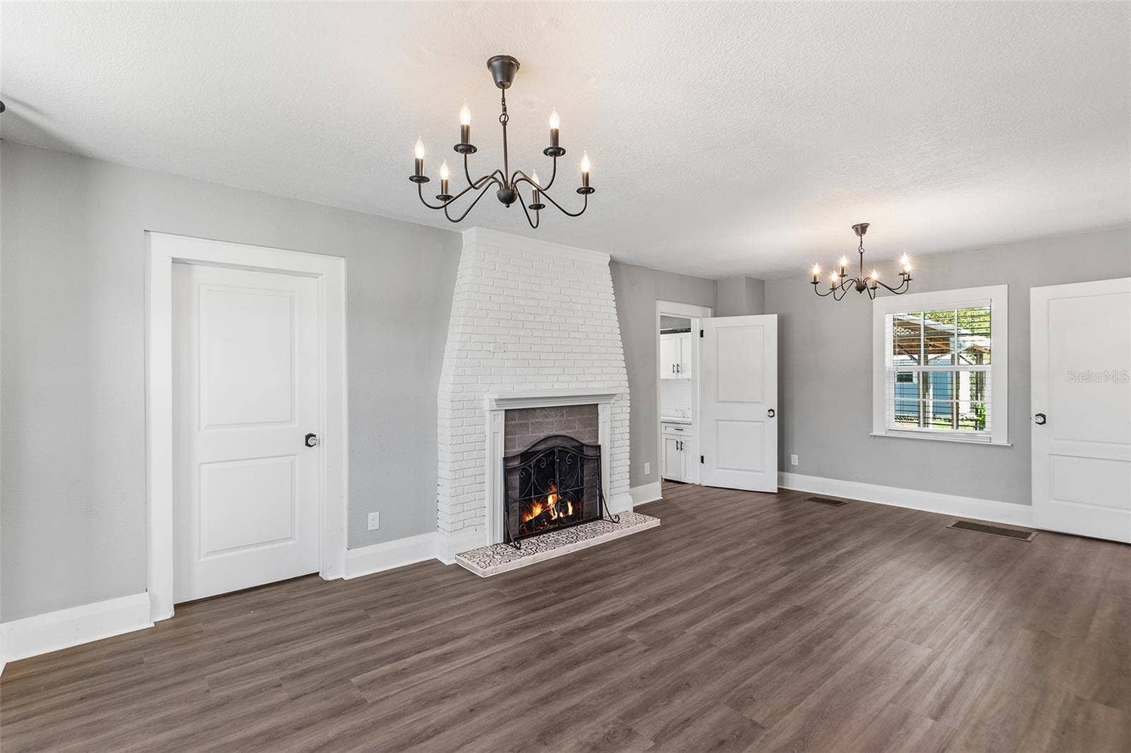 807 INTERLACHEN PARKWAY, Lakeland, FL 33801 Living room