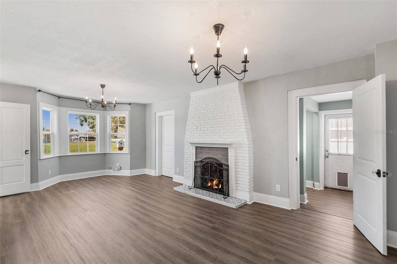 807 INTERLACHEN PARKWAY, Lakeland, FL 33801 Living room