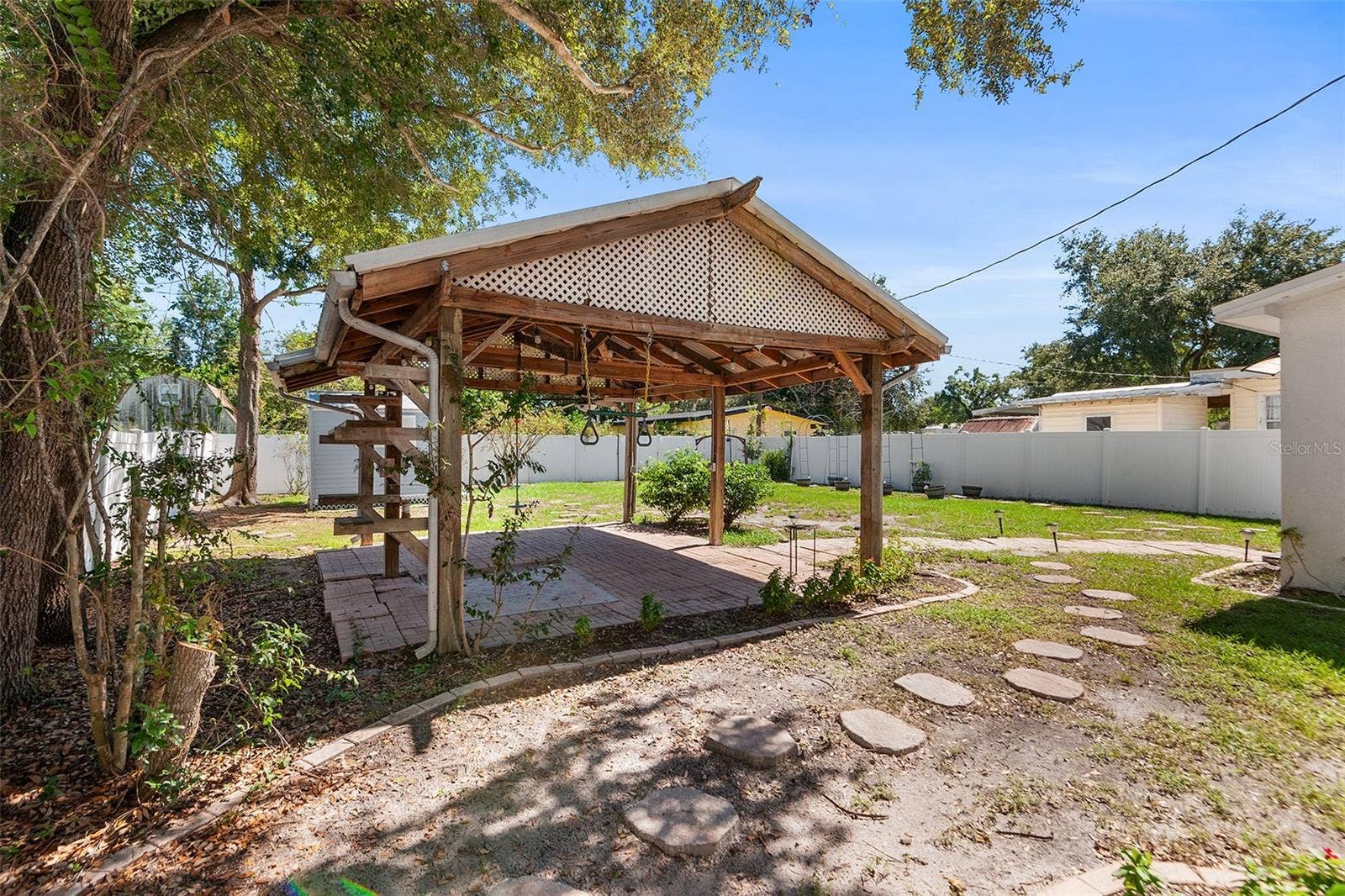 807 INTERLACHEN PARKWAY, Lakeland, FL 33801 Covered patio