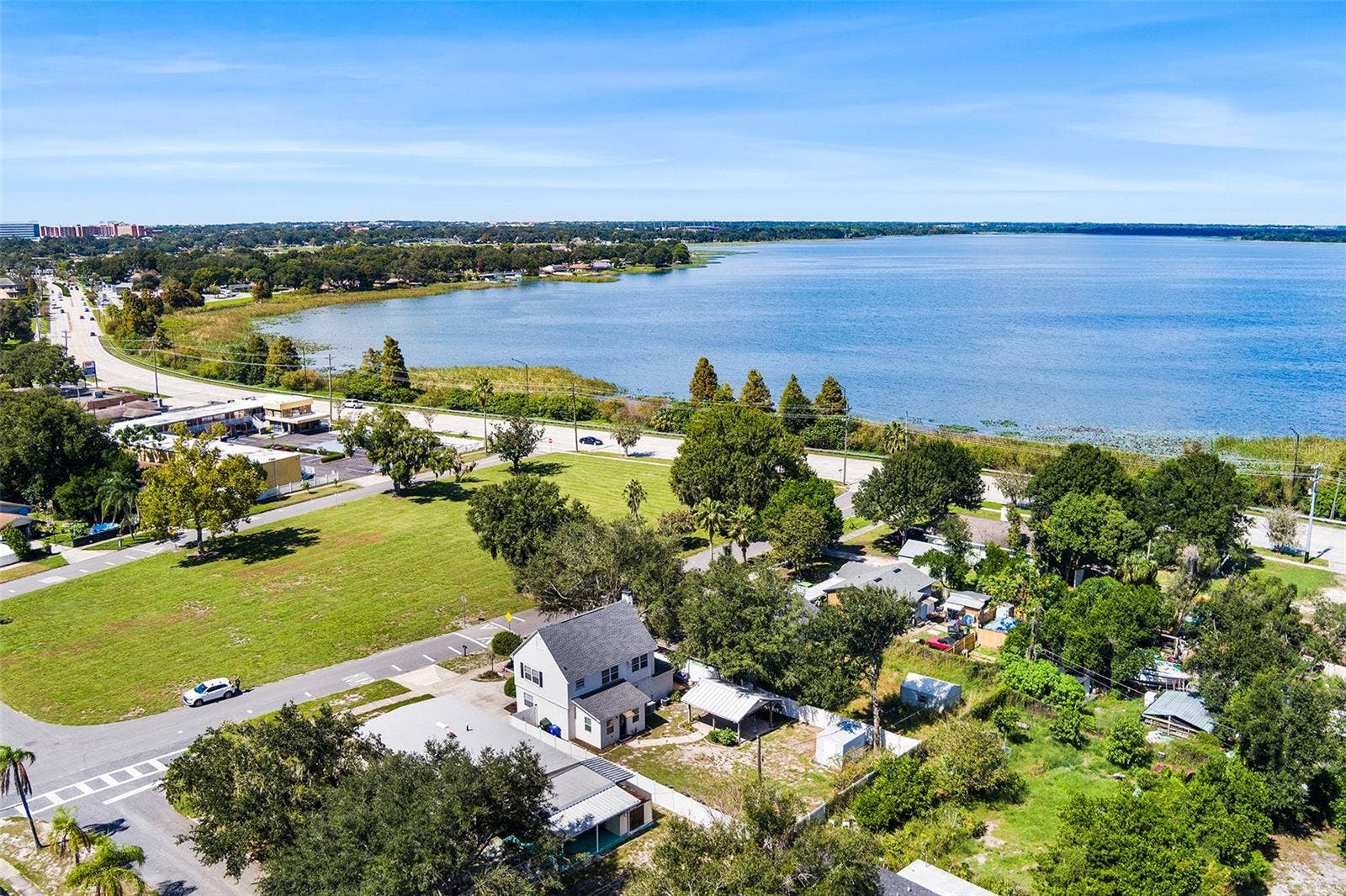 807 INTERLACHEN PARKWAY, Lakeland, FL 33801 Lake view
