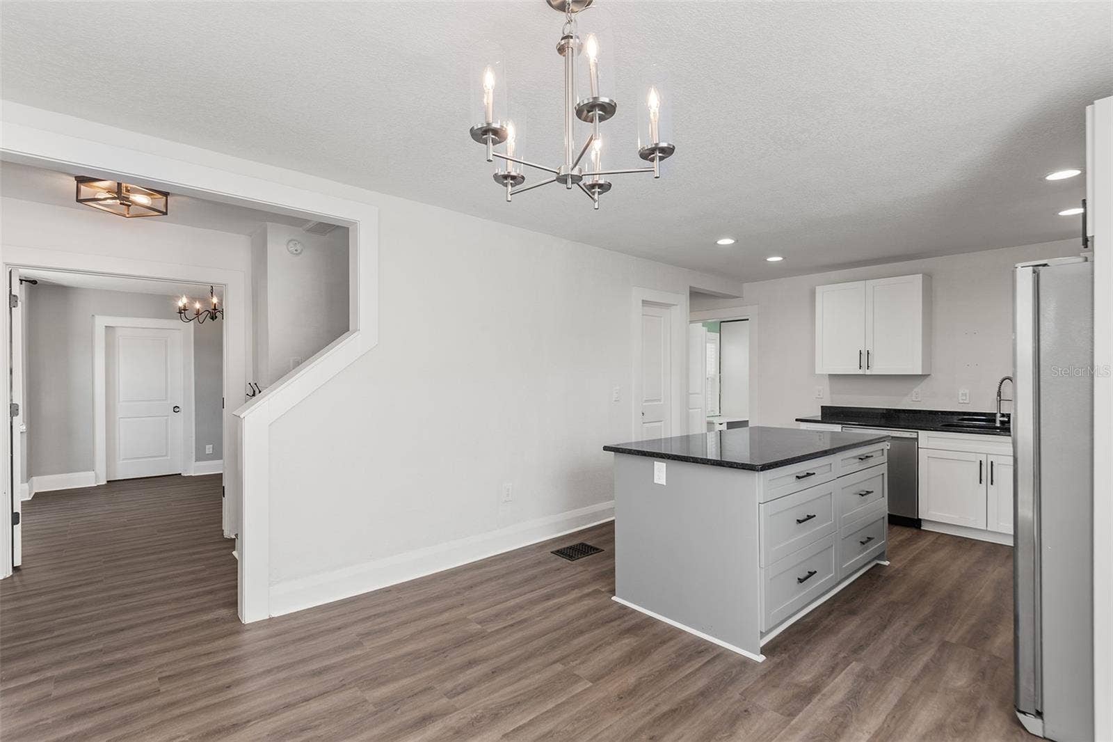 807 INTERLACHEN PARKWAY, Lakeland, FL 33801 Kitchen