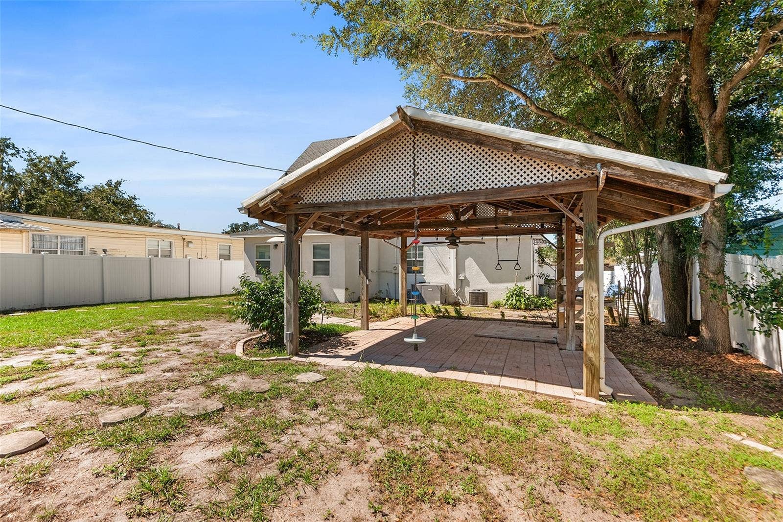 807 INTERLACHEN PARKWAY, Lakeland, FL 33801 Backyard covered patio
