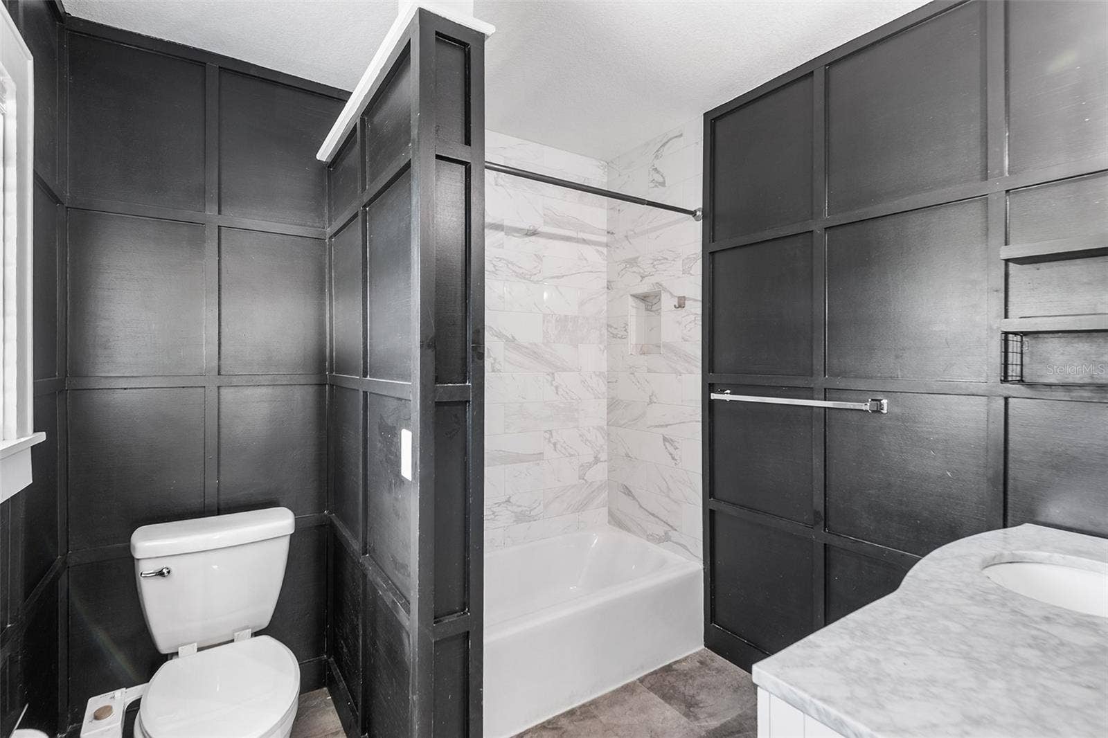 807 INTERLACHEN PARKWAY, Lakeland, FL 33801 Upstairs bathroom
