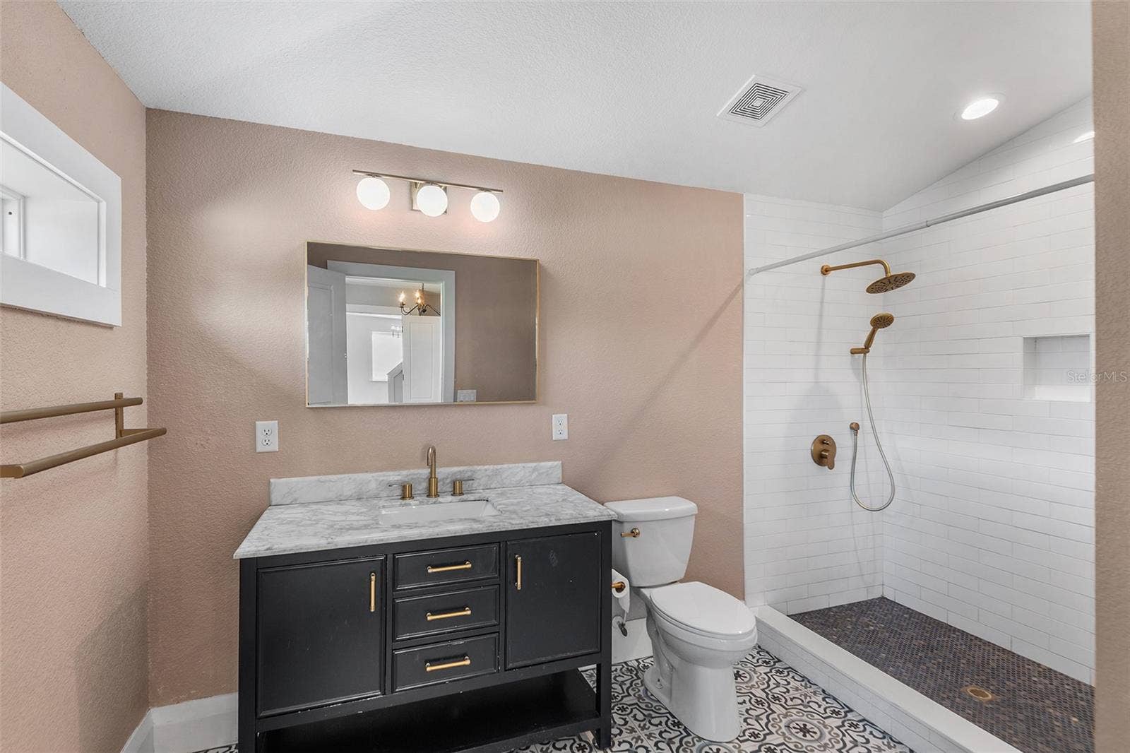 807 INTERLACHEN PARKWAY, Lakeland, FL 33801 Downstairs bathroom