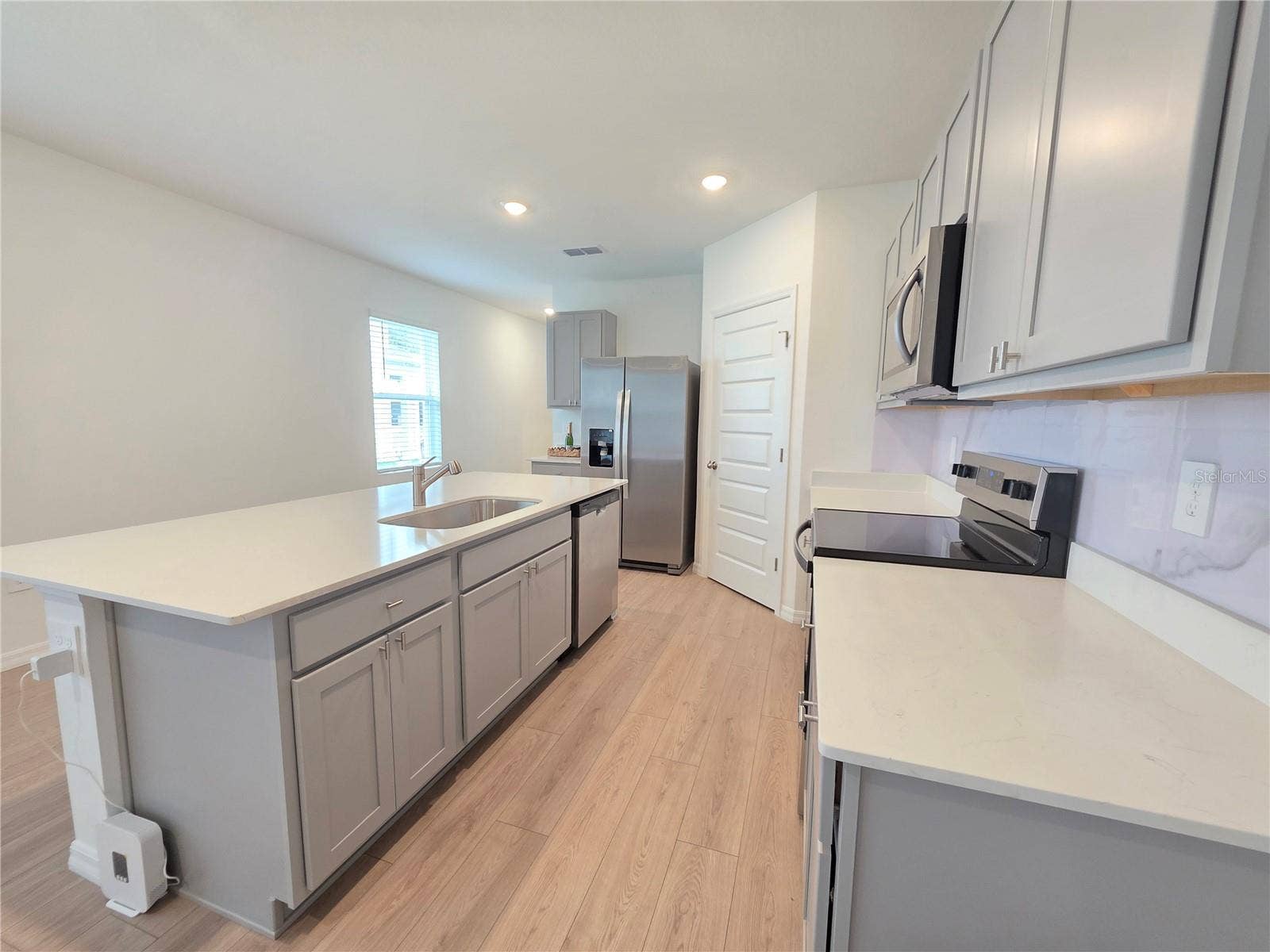 8560 MADRID STREET, Lakeland, FL 33810 8560 MADRID STREET, Lakeland, FL 33810