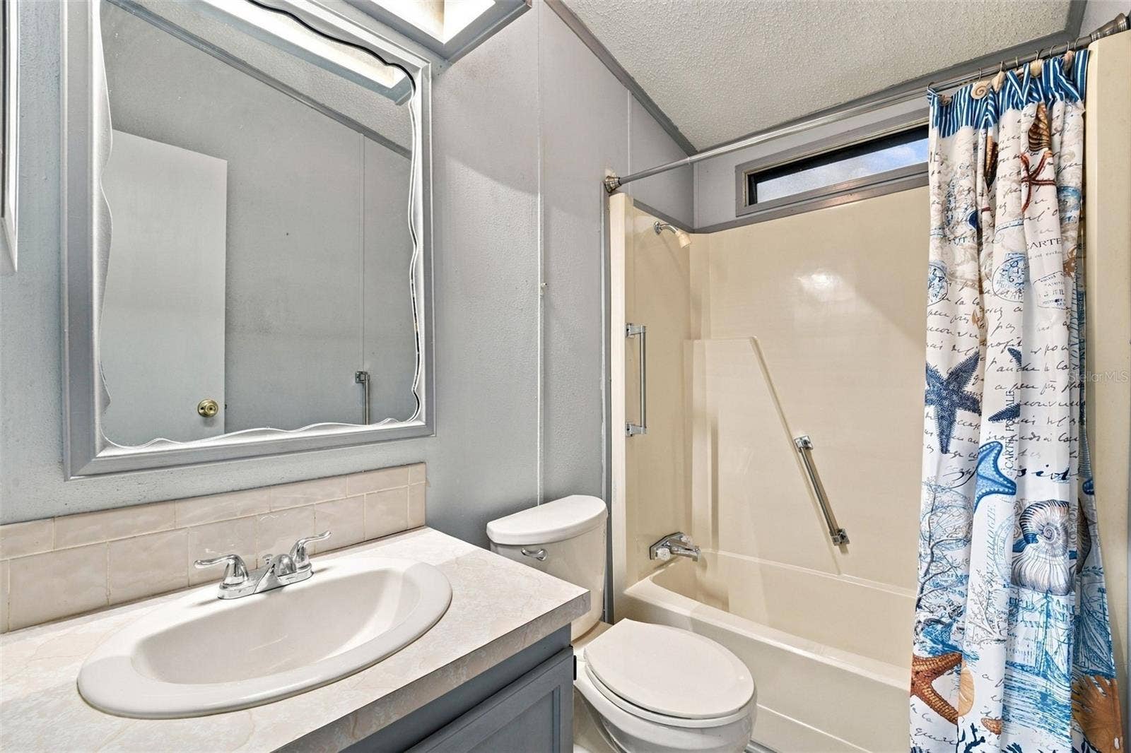 4863 FOXWOOD BOULEVARD, Lakeland, FL 33810 Hall Bath