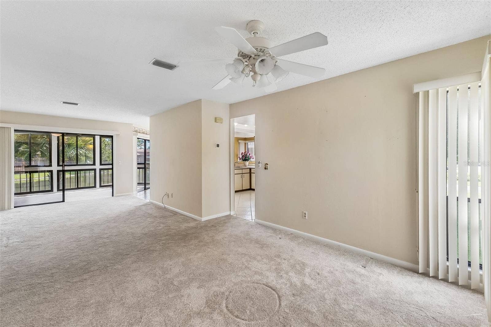 2 SALISBURY COURT, Palm Coast, FL 32137 LR/Dining