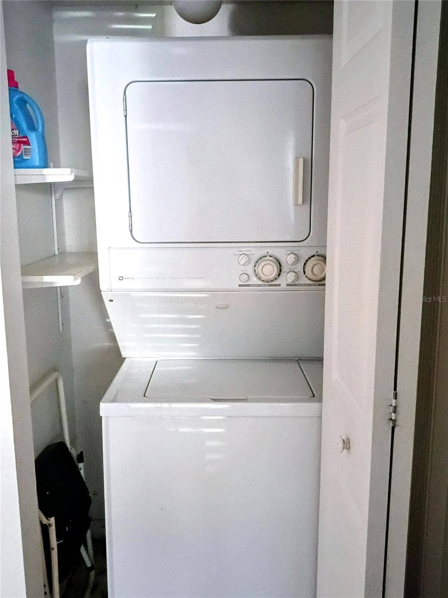 2085 ISLE ROYALE COURT SE, #189, Winter Haven, FL 33880 Stackable Washer/Dryer