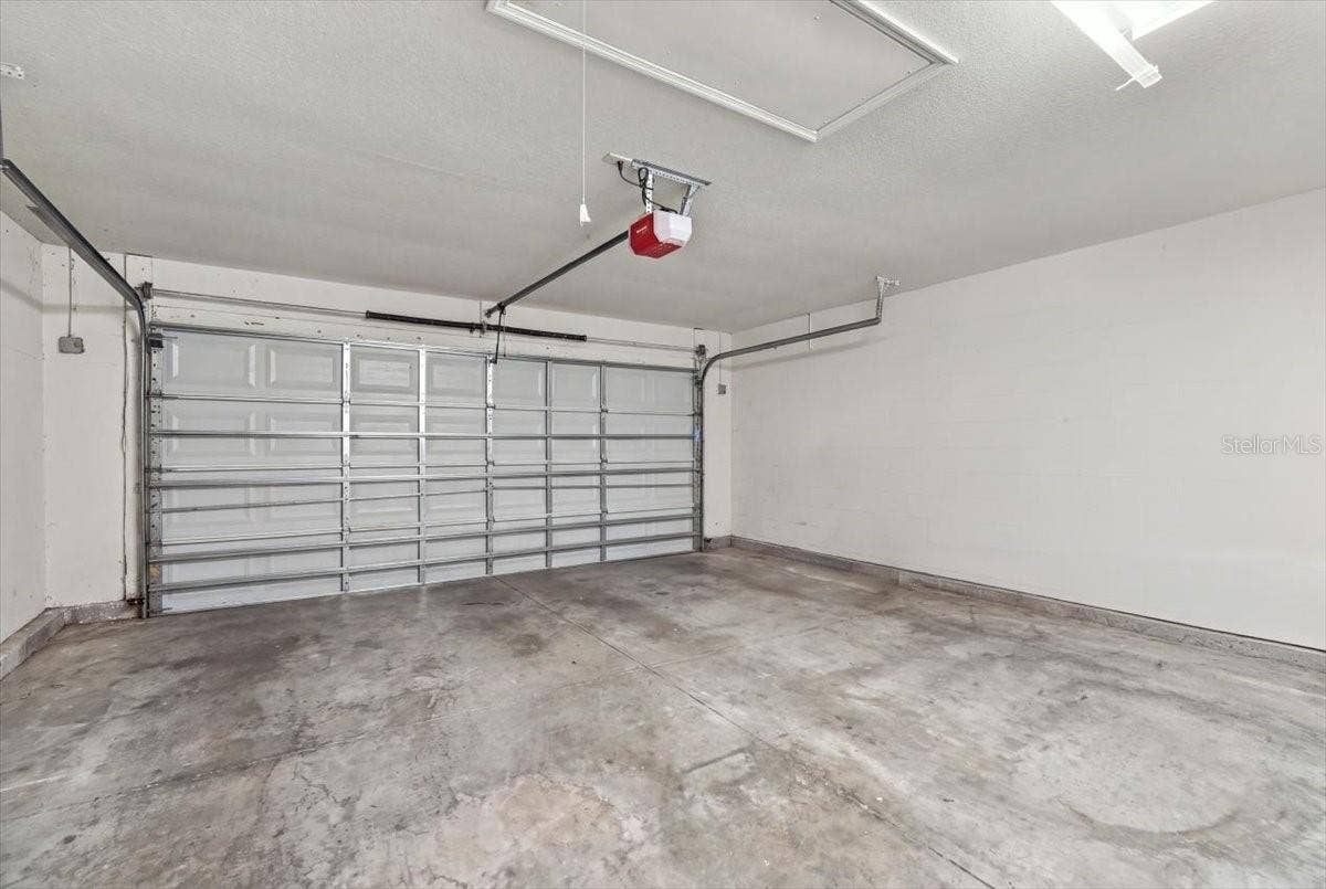 1731 BROOKSTONE WAY, Plant City, FL 33566 GARAGE
