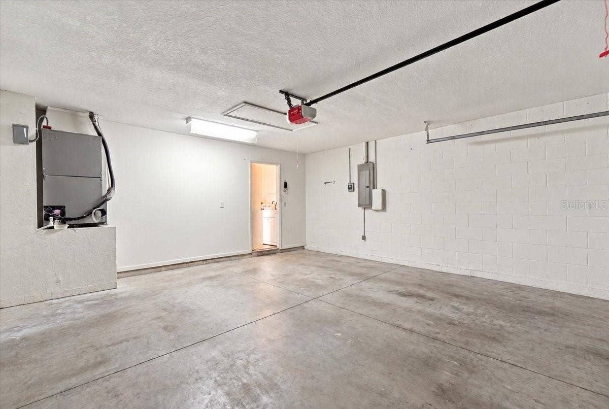 1731 BROOKSTONE WAY, Plant City, FL 33566 GARAGE