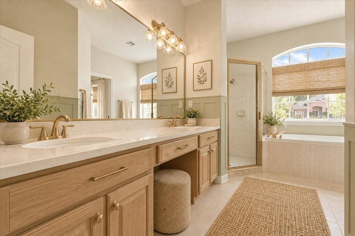 1731 BROOKSTONE WAY, Plant City, FL 33566 VIRTUALLY RENOVATED PRIMARY ENSUITE BATH