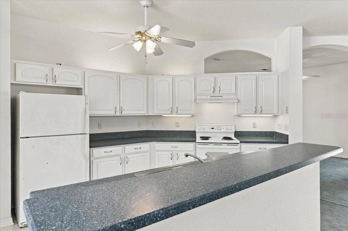 1731 BROOKSTONE WAY, Plant City, FL 33566 KITCHEN