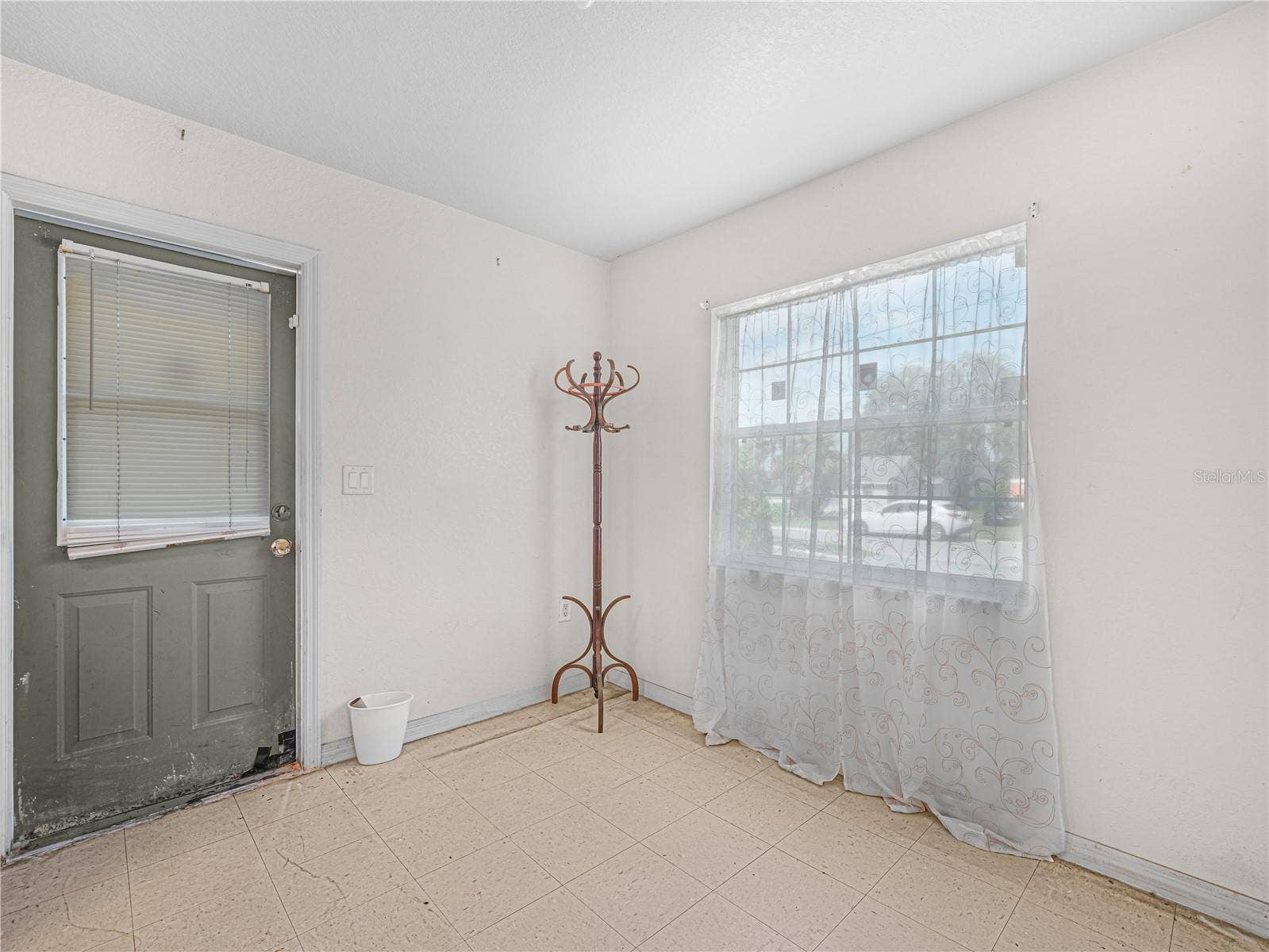 215 DORSETT AVENUE, Lake Wales, FL 33853