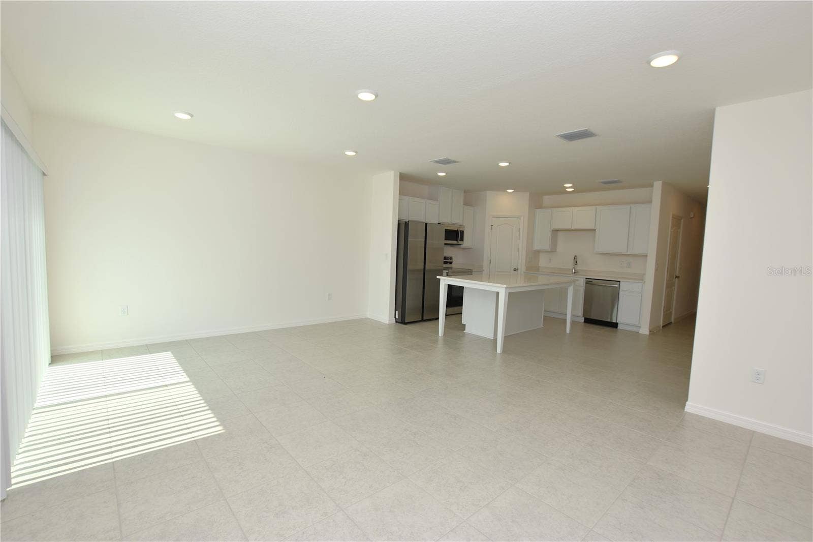 3913 ACADEMIA AVENUE, Lakeland, FL 33803 3913 ACADEMIA AVENUE, Lakeland, FL 33803