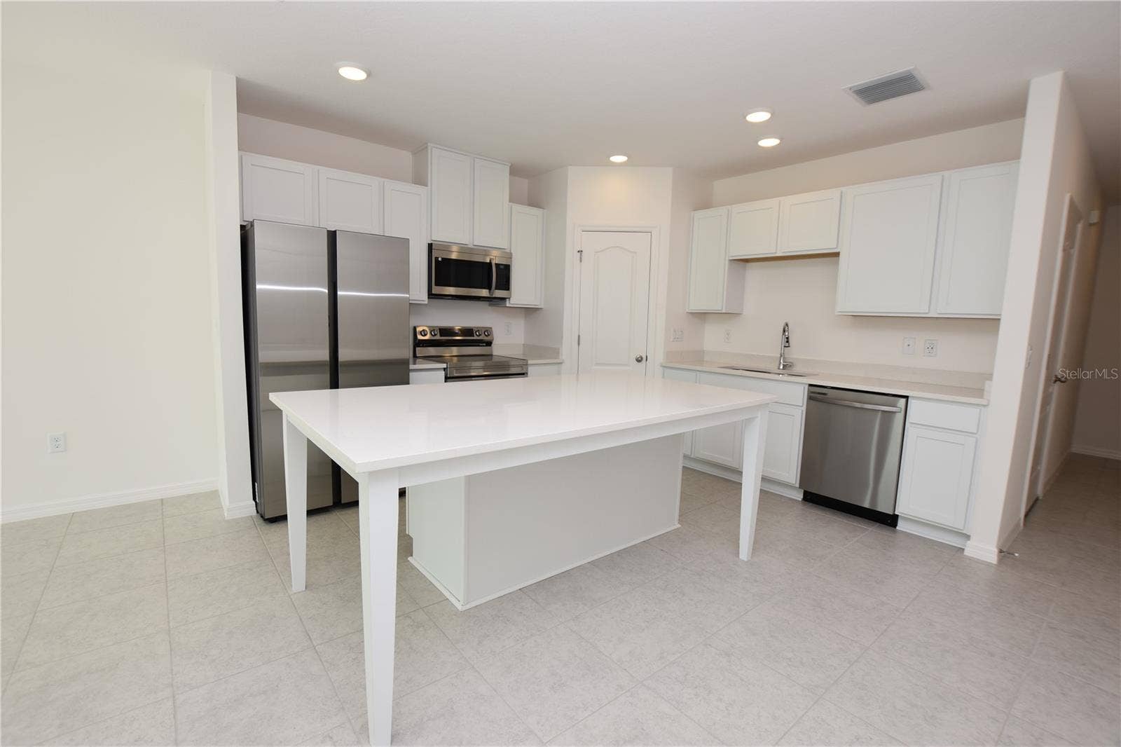 3913 ACADEMIA AVENUE, Lakeland, FL 33803 3913 ACADEMIA AVENUE, Lakeland, FL 33803
