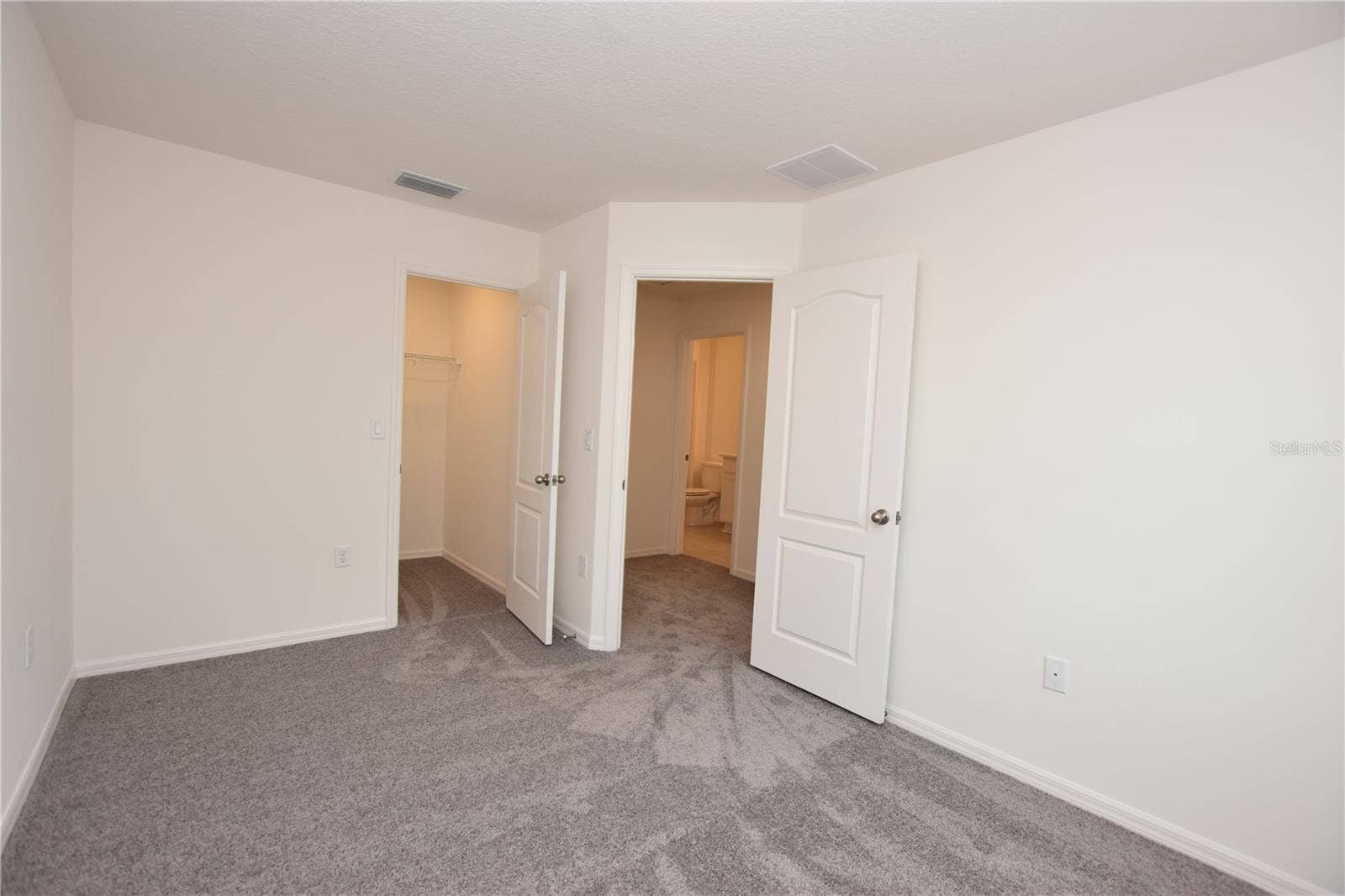 3913 ACADEMIA AVENUE, Lakeland, FL 33803 3913 ACADEMIA AVENUE, Lakeland, FL 33803