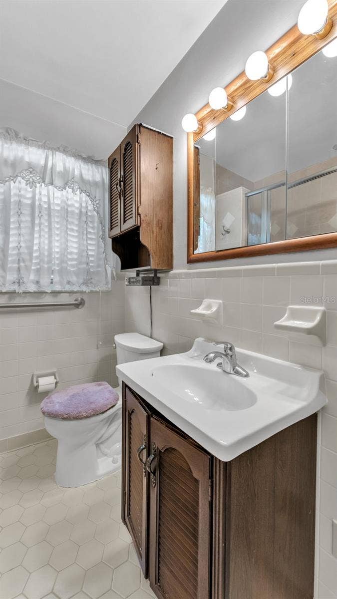 2206 BRISTOL AVENUE, Lakeland, FL 33803 2206 BRISTOL AVENUE, Lakeland, FL 33803