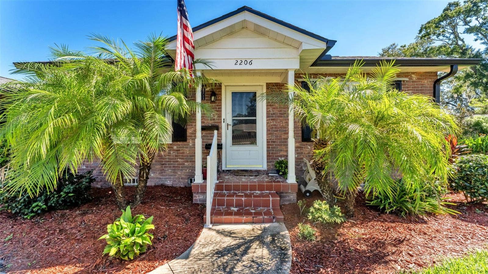 2206 BRISTOL AVENUE, Lakeland, FL 33803 2206 BRISTOL AVENUE, Lakeland, FL 33803