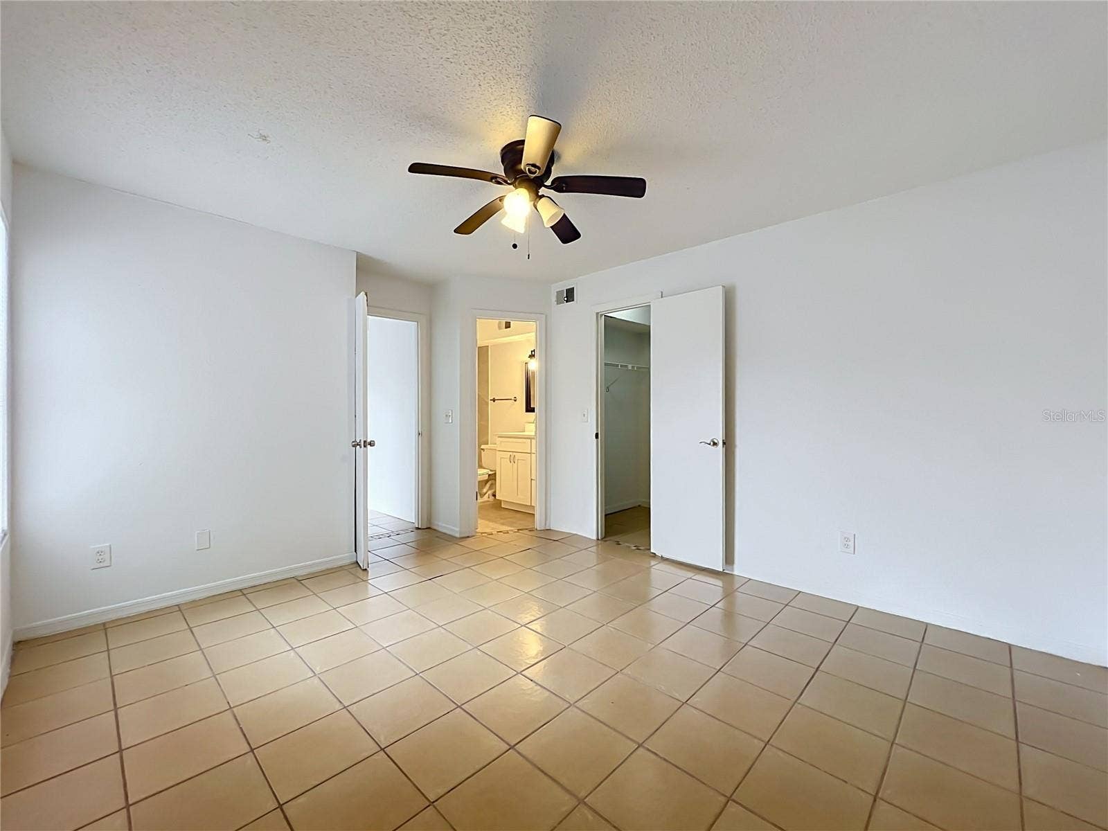 5116 CONROY ROAD, #23, Orlando, FL 32811 5116 CONROY ROAD, #23, Orlando, FL 32811