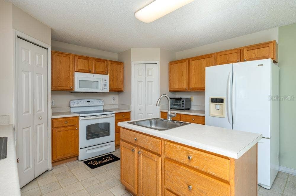 3643 WELLINGTON PL, Bartow, FL 33830 Kitchen