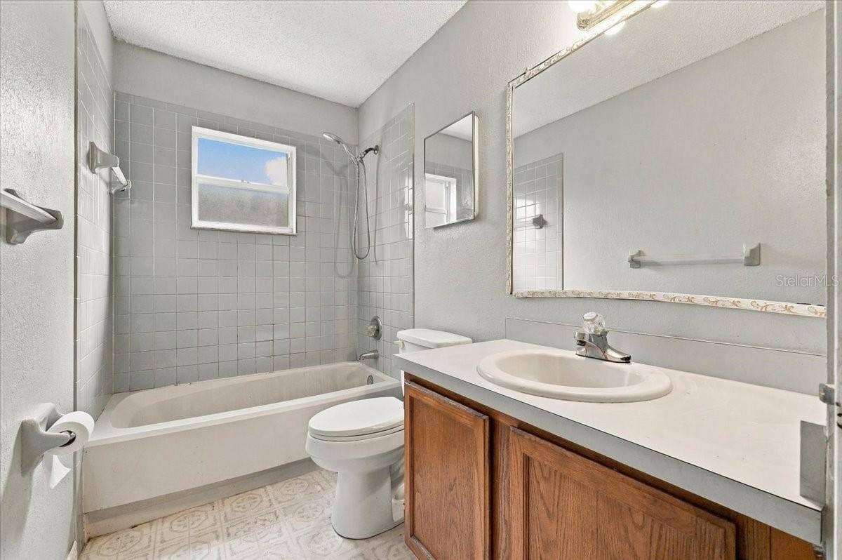 107 FLORIDA GRACKLE COURT, Frostproof, FL 33843 107 FLORIDA GRACKLE COURT, Frostproof, FL 33843
