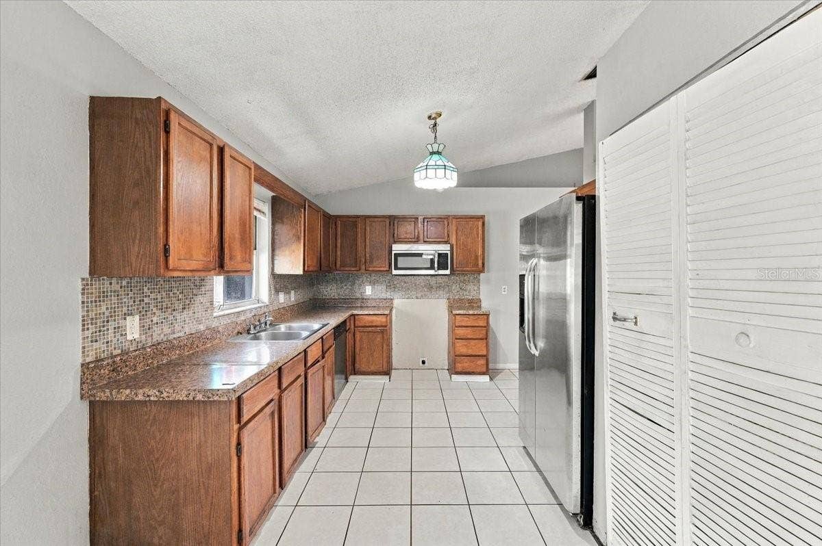 107 FLORIDA GRACKLE COURT, Frostproof, FL 33843 107 FLORIDA GRACKLE COURT, Frostproof, FL 33843