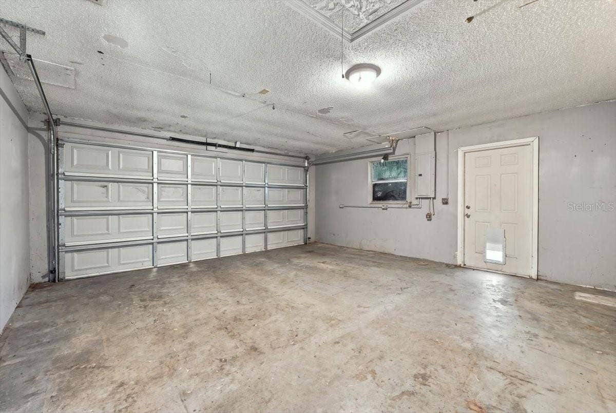 107 FLORIDA GRACKLE COURT, Frostproof, FL 33843 107 FLORIDA GRACKLE COURT, Frostproof, FL 33843