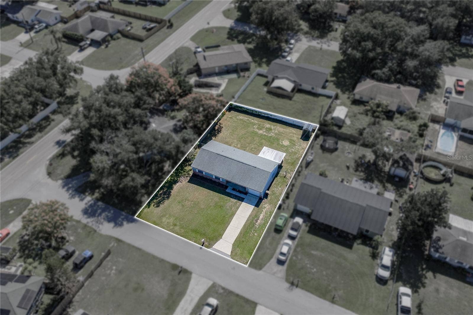 Fenced yard, no HOA