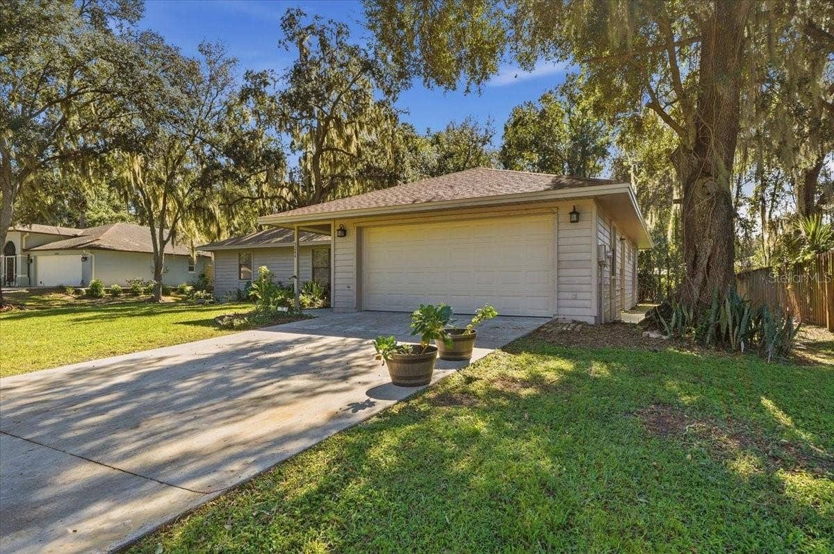 5244 QUIET CREEK LANE, Lakeland, FL 33811 New impact garage door and long driveway.