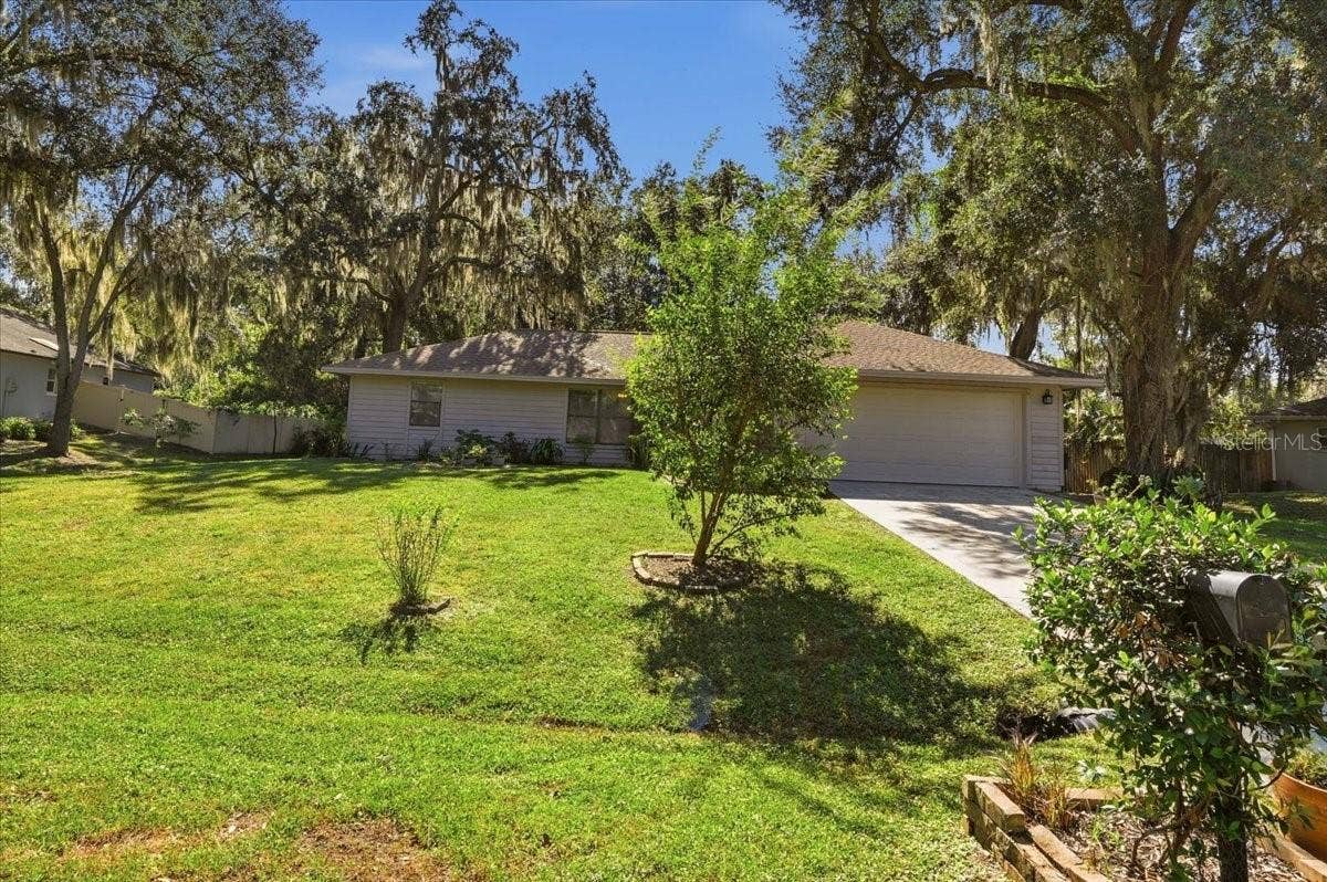 5244 QUIET CREEK LANE, Lakeland, FL 33811 Nice large front lawn landscaped.