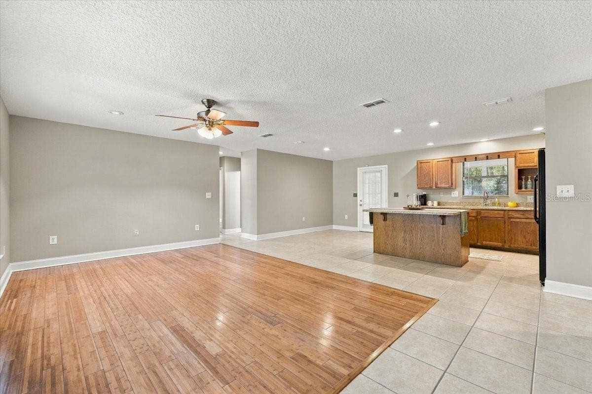 5244 QUIET CREEK LANE, Lakeland, FL 33811 Open concept living space.