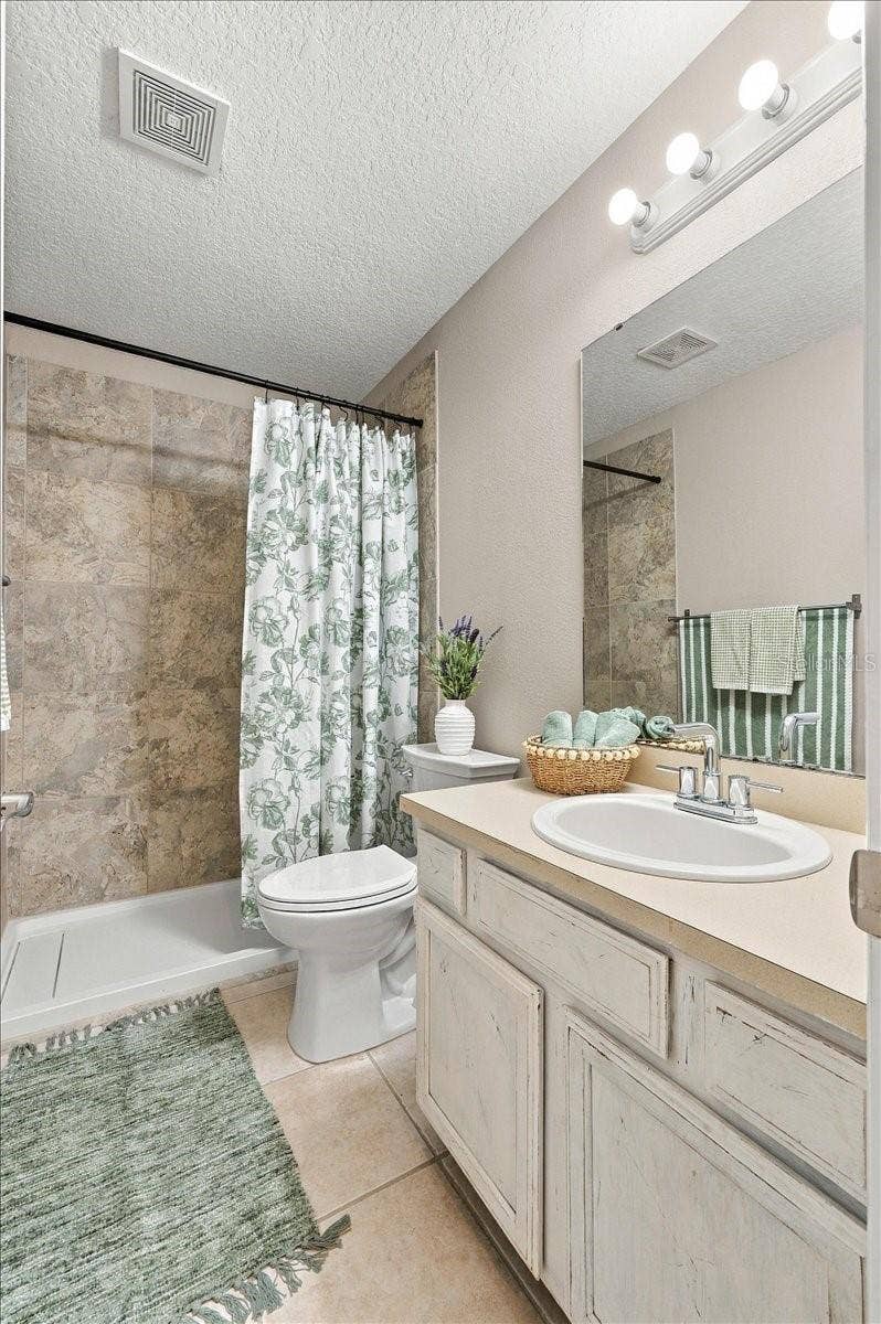 5244 QUIET CREEK LANE, Lakeland, FL 33811 Guest bath