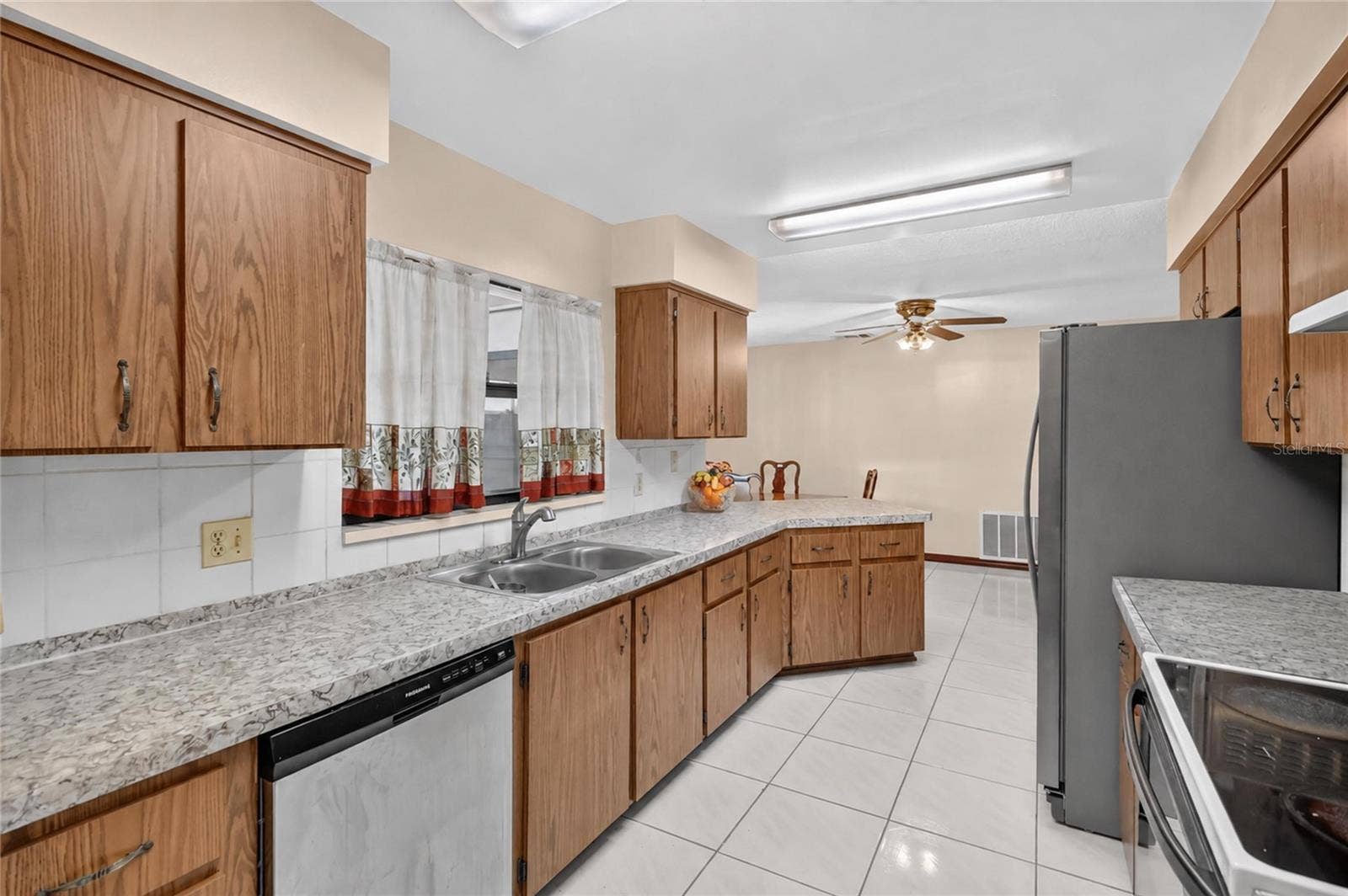 816 ALPINE COURT, Kissimmee, FL 34758 Kitchen