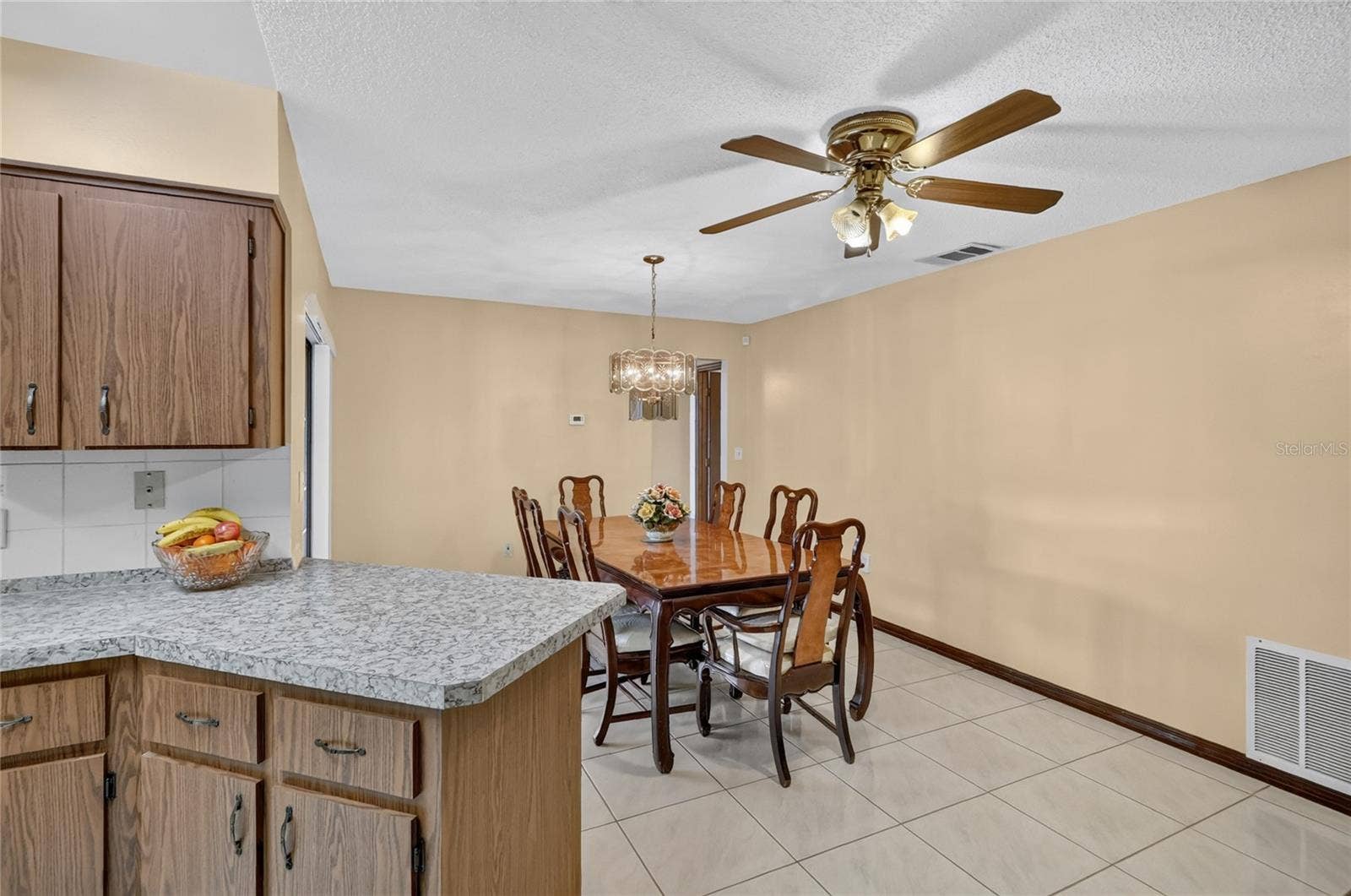 816 ALPINE COURT, Kissimmee, FL 34758 Ktchen to Dining Room